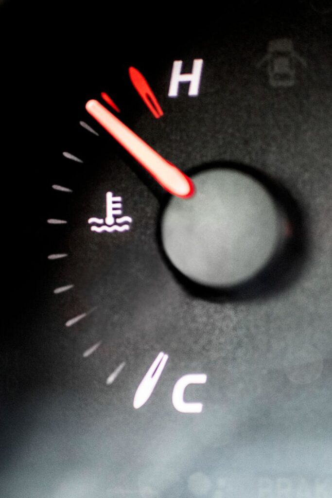 कार इंजन गरम होने के 15 कारण , लक्षण और समाधान पूरी जानकारी ? हिन्दी मे